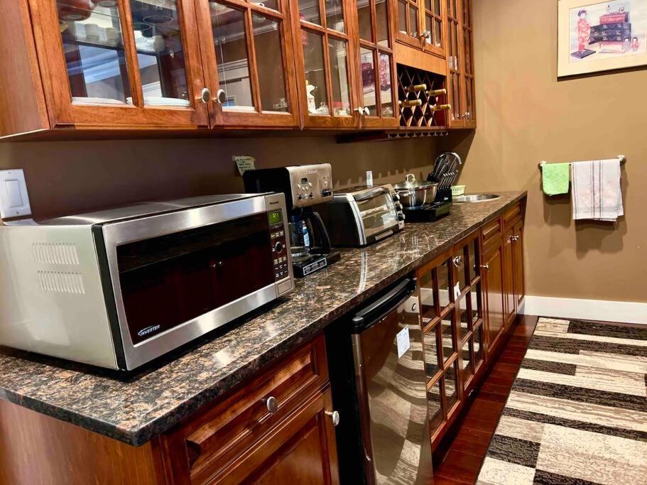 Rocky Ridge Executive Suite Victoria Esterno foto